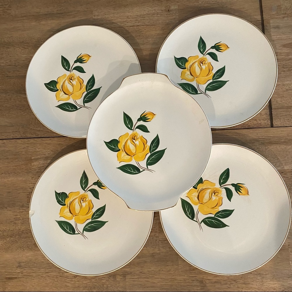 MCM Yellow Rose & 22 Karat Gold 4-Piece Place Setting & Handled Server